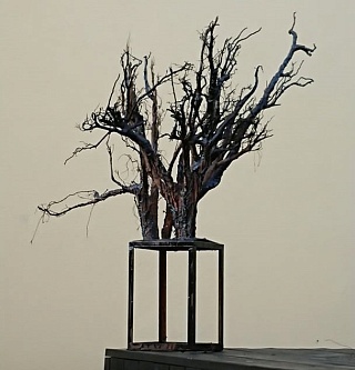 Картина черное дерево